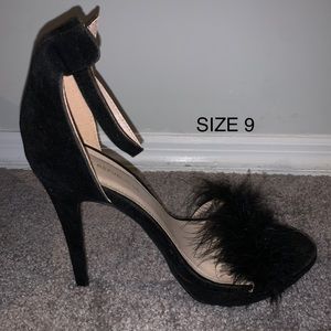 Opened toe heel faux feather or fur  strap
